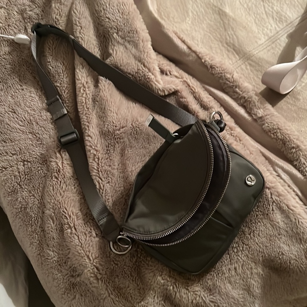 Lululemon micro festival bag